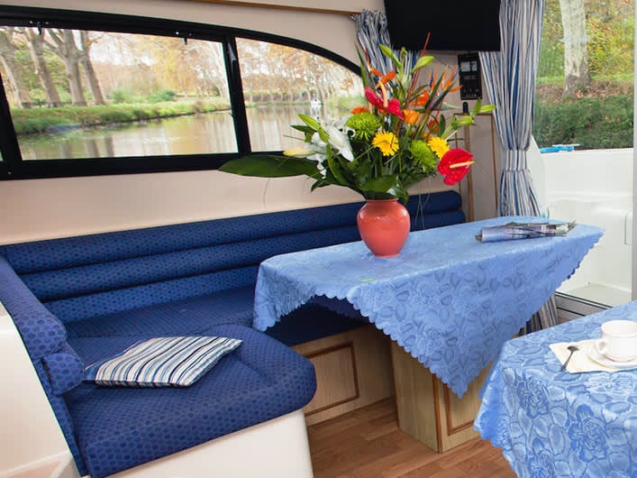 Elegance - Comfort 31 - Motor Yacht in Benson