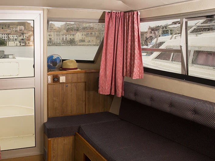 Cirrus A - Budget 2 - Motor Yacht in Douelle