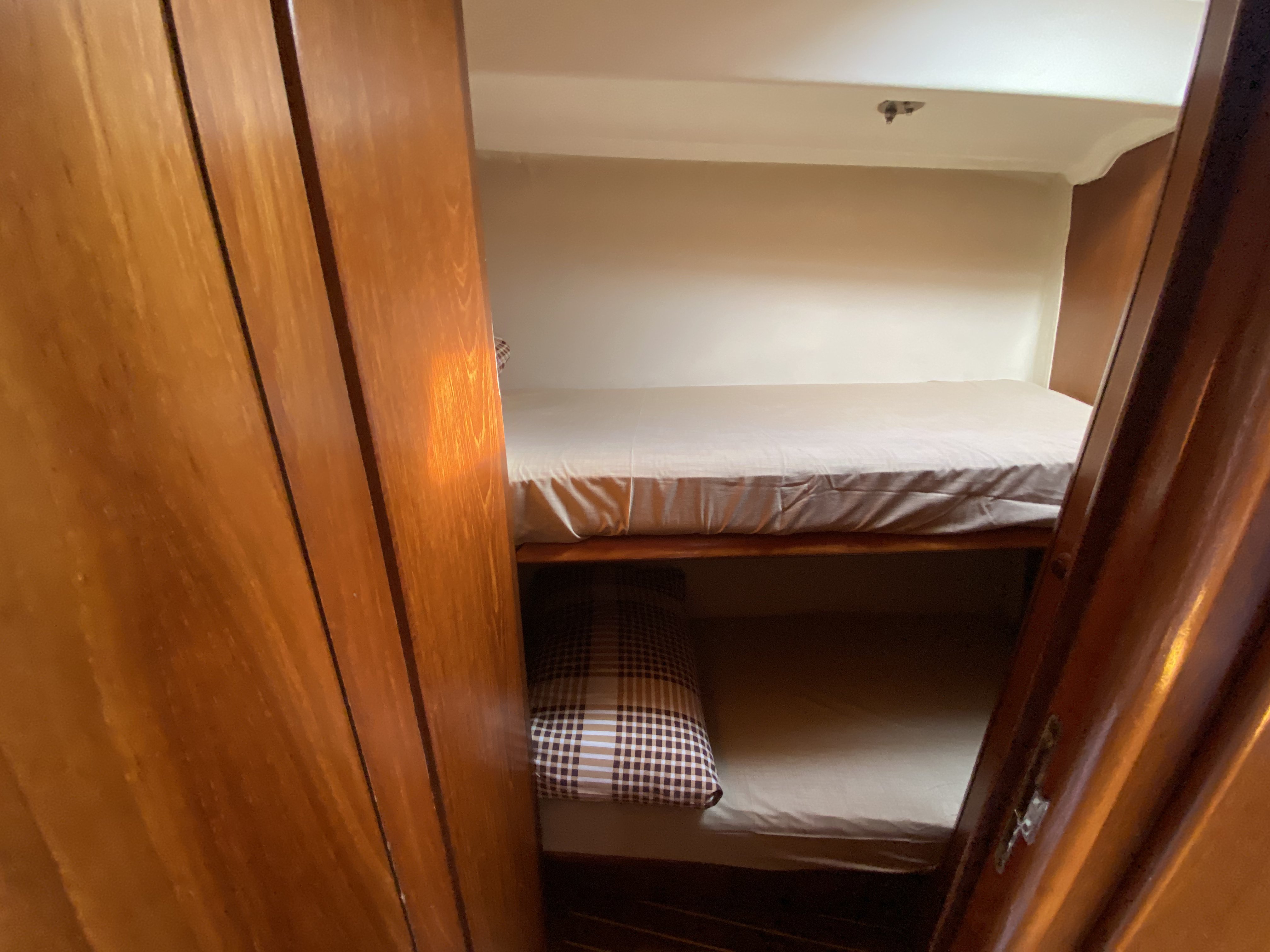 Saida - Yelkenli içinde Karagözler