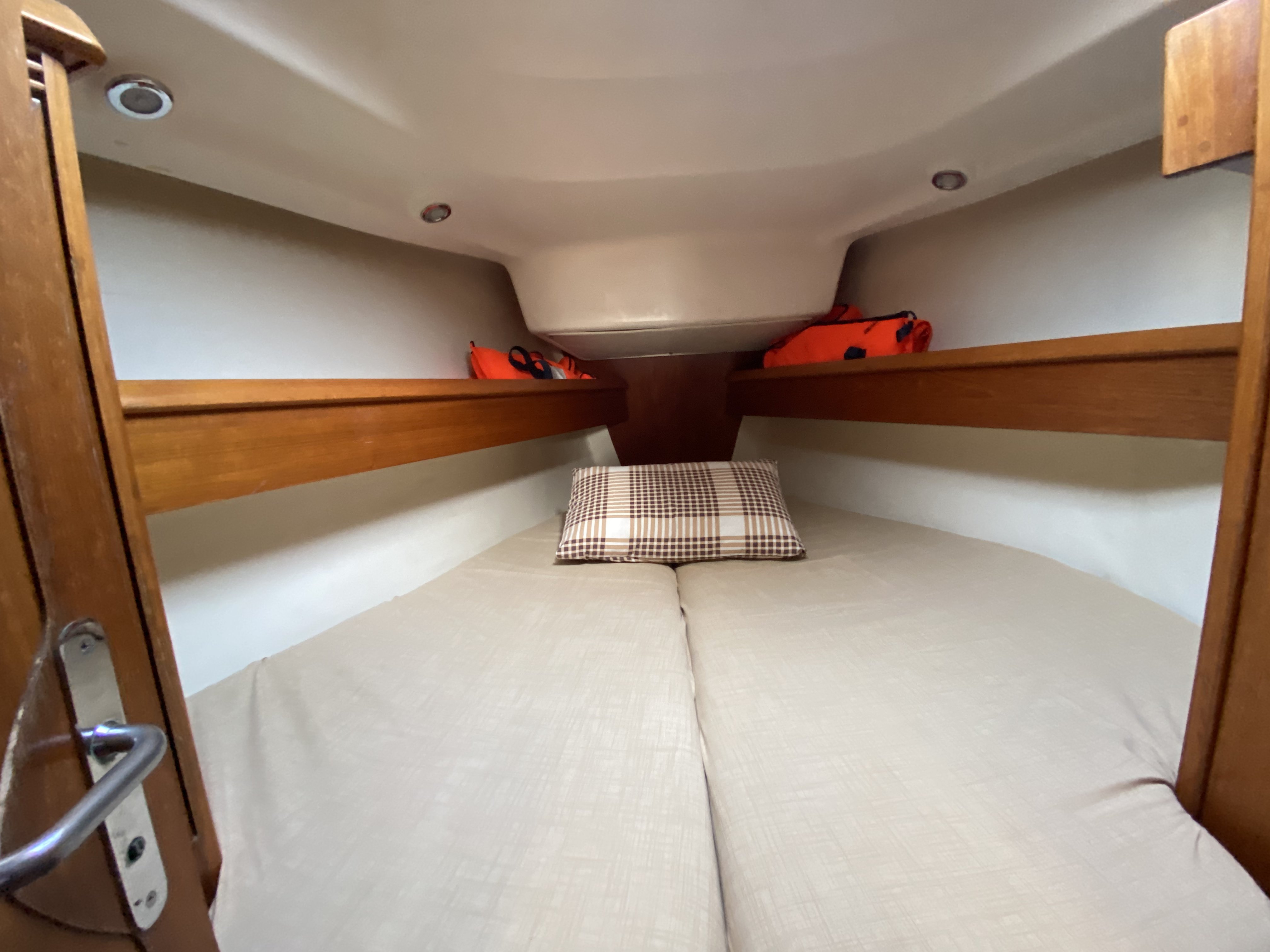 Saida - Yelkenli içinde Karagözler