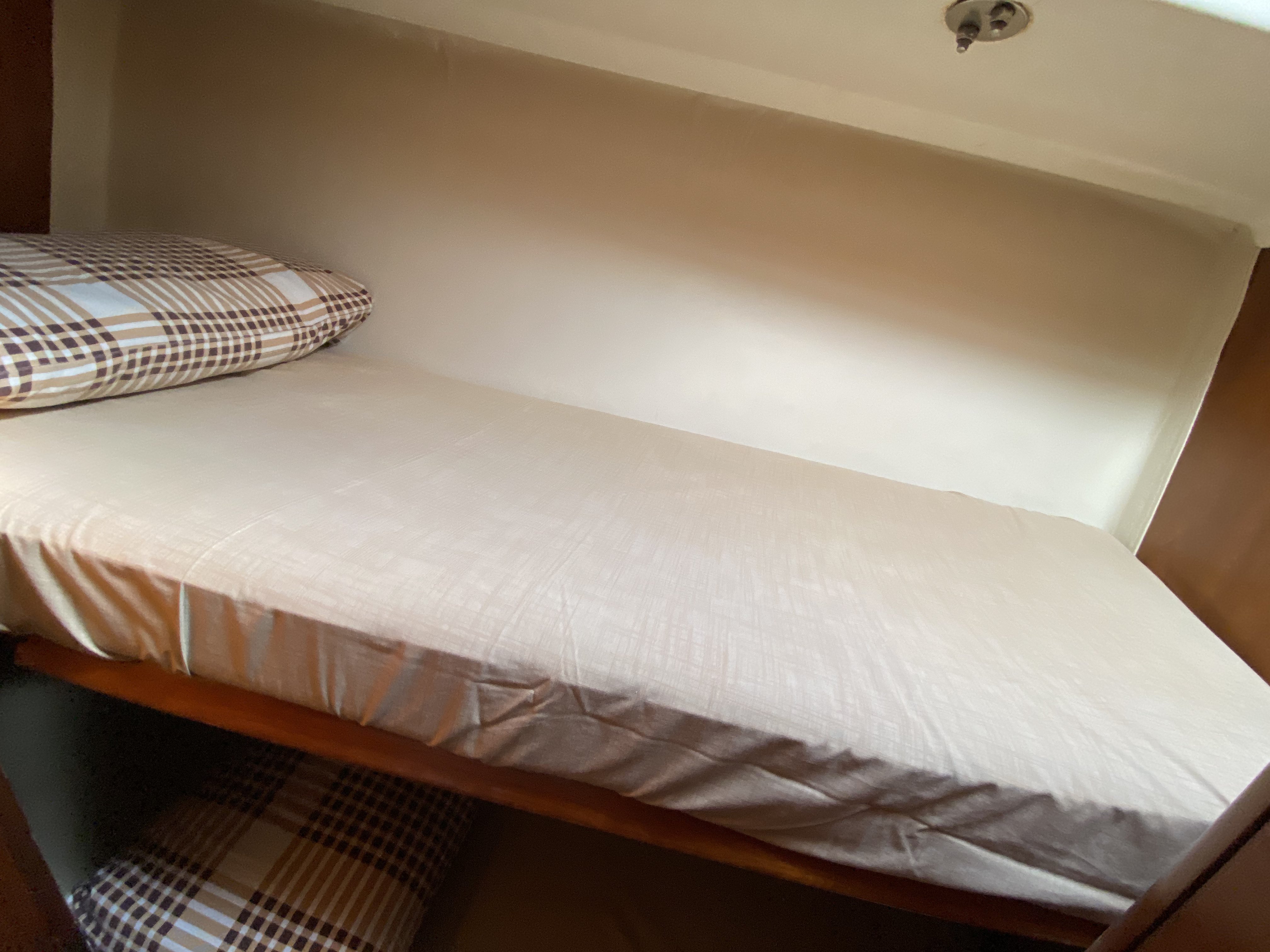 Saida - Yelkenli içinde Karagözler