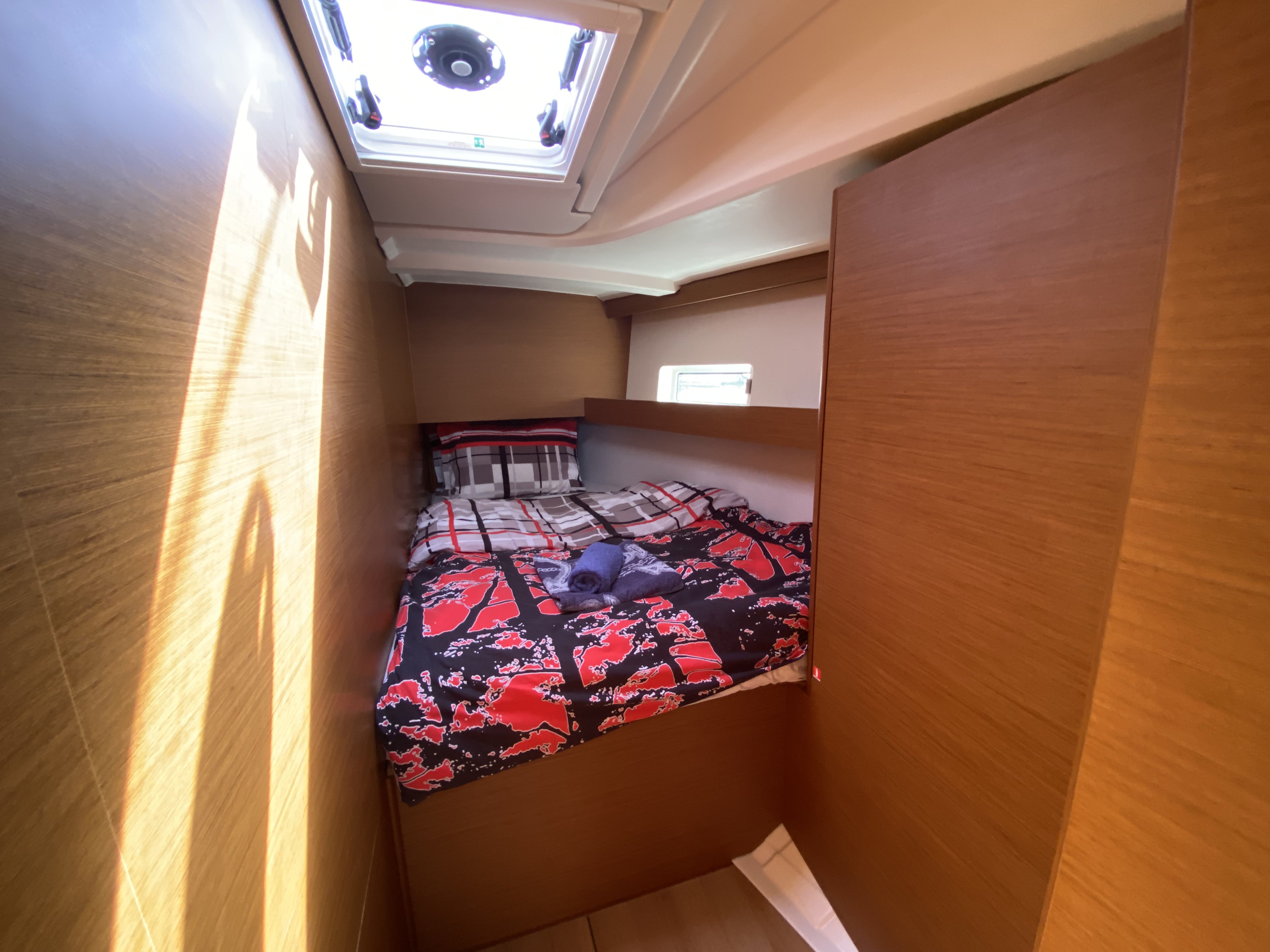 Derya - Yelkenli içinde Karagözler