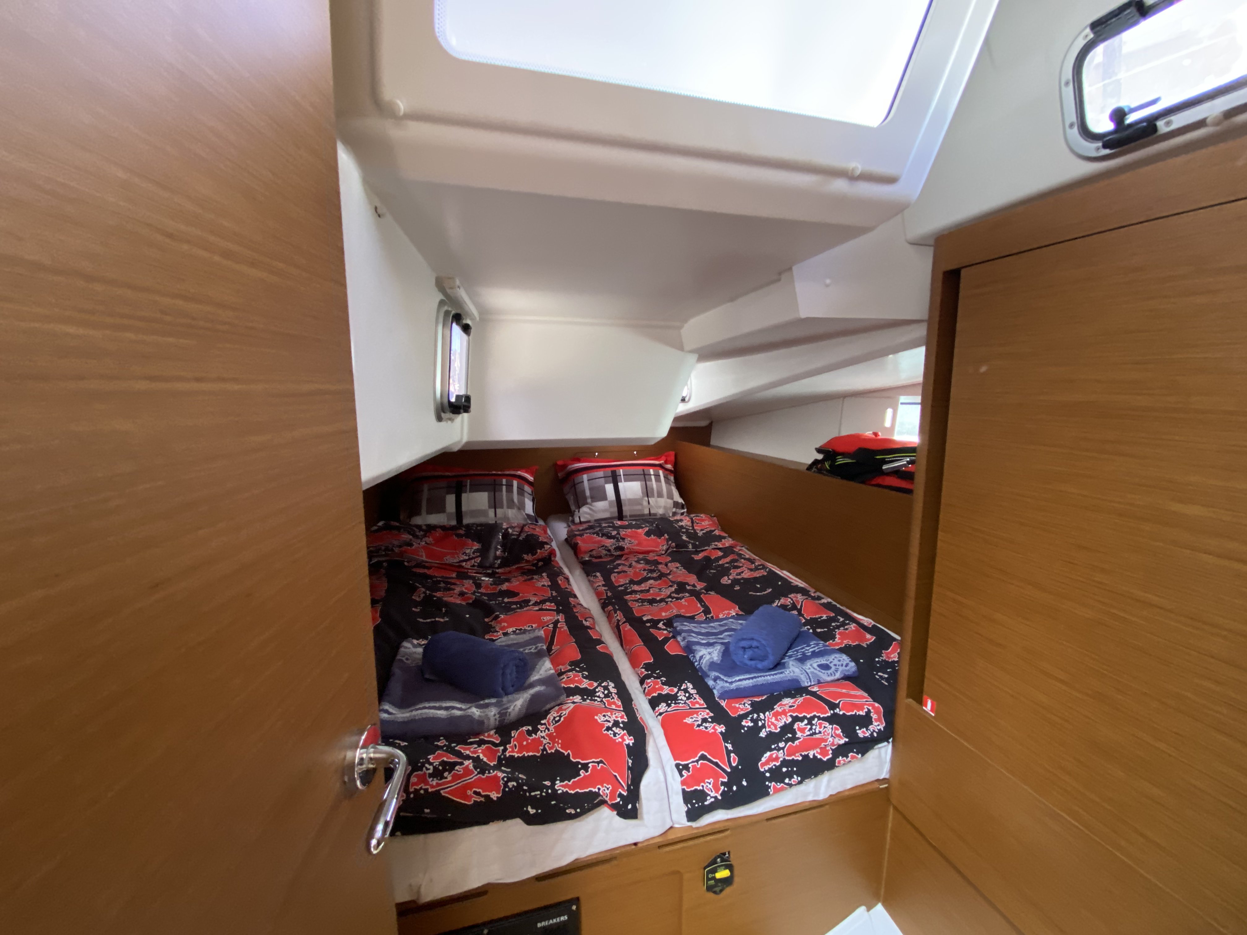 Derya - Yelkenli içinde Karagözler