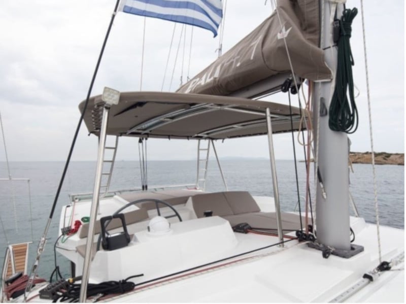 Viewfinder - Catamaran in Ribishi