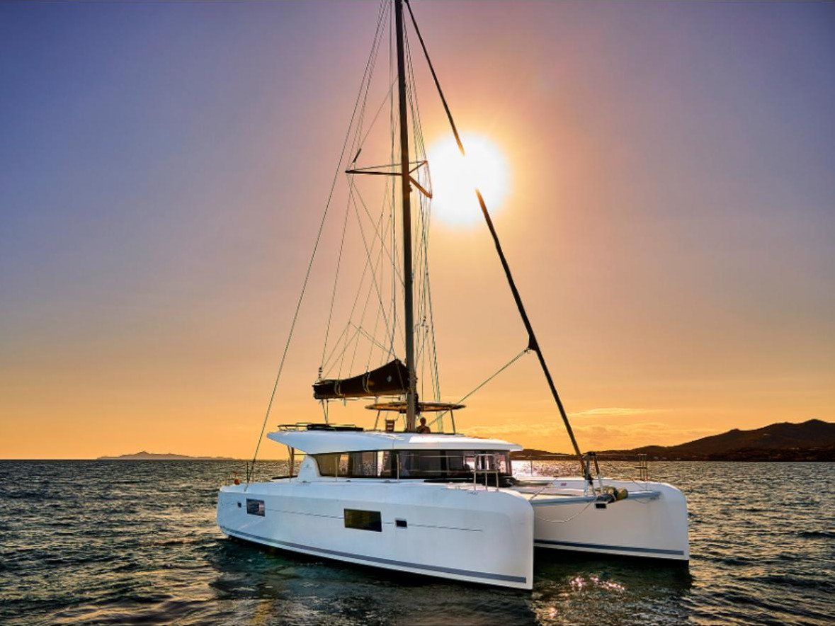 ALBERTINA  2025 refit - A/C  , Generator , Solar , Electric winch, remote control gangway - Catamaran in Lefkada