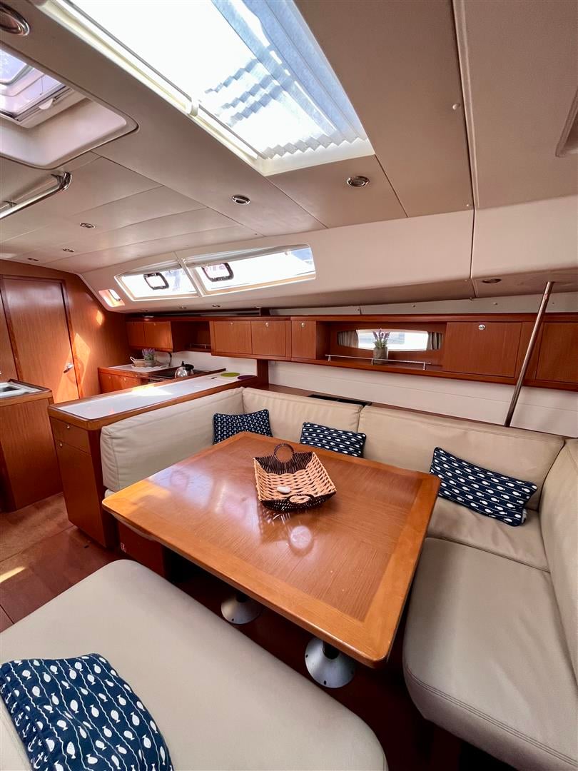 Maistra - Sailboat in Lavrio