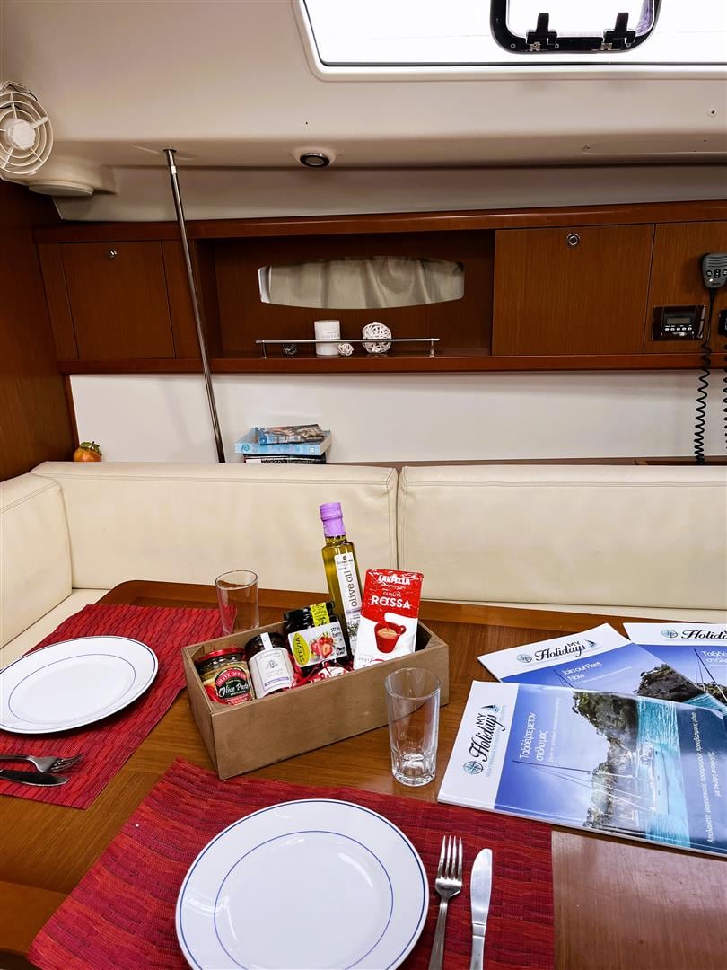 Twins - Yelkenli içinde Lavrio