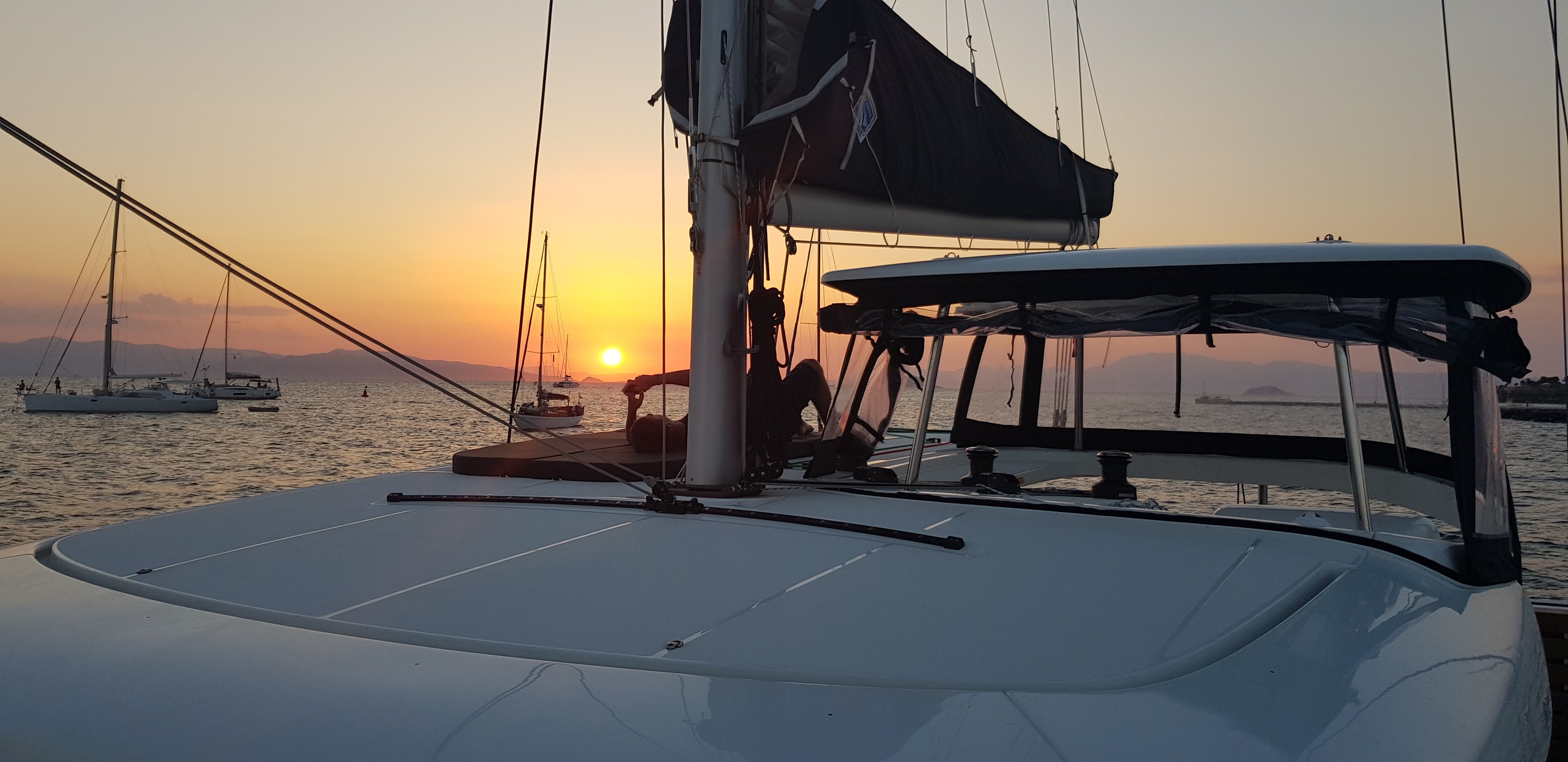 Midas - Katamaran içinde Alimos