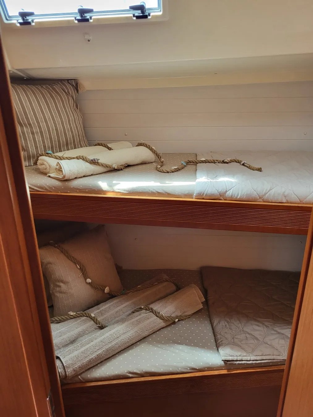 Bela Vila - Sailboat in Kallithea