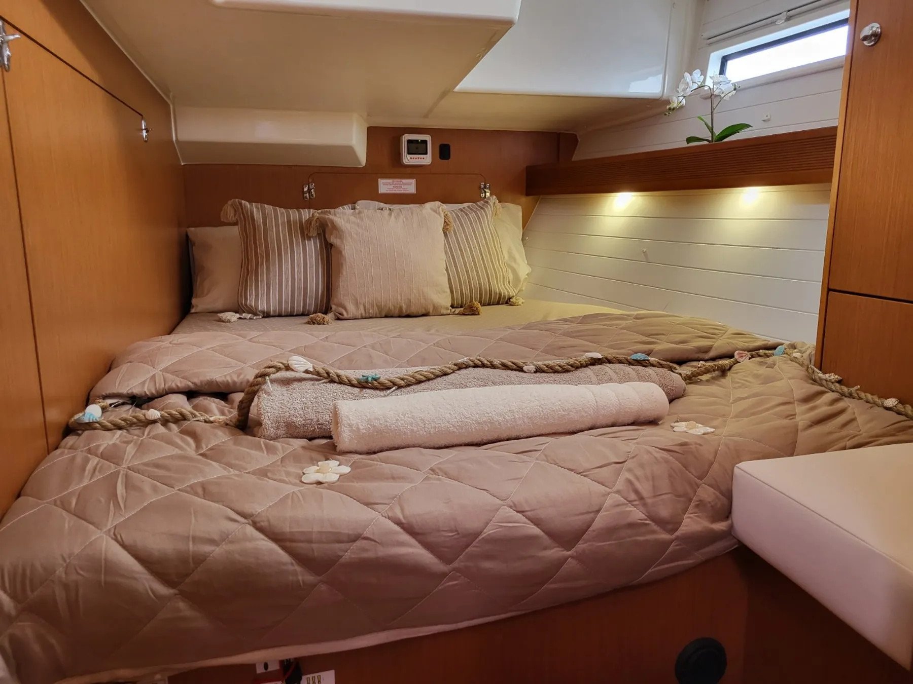 Bela Vila - Sailboat in Kallithea