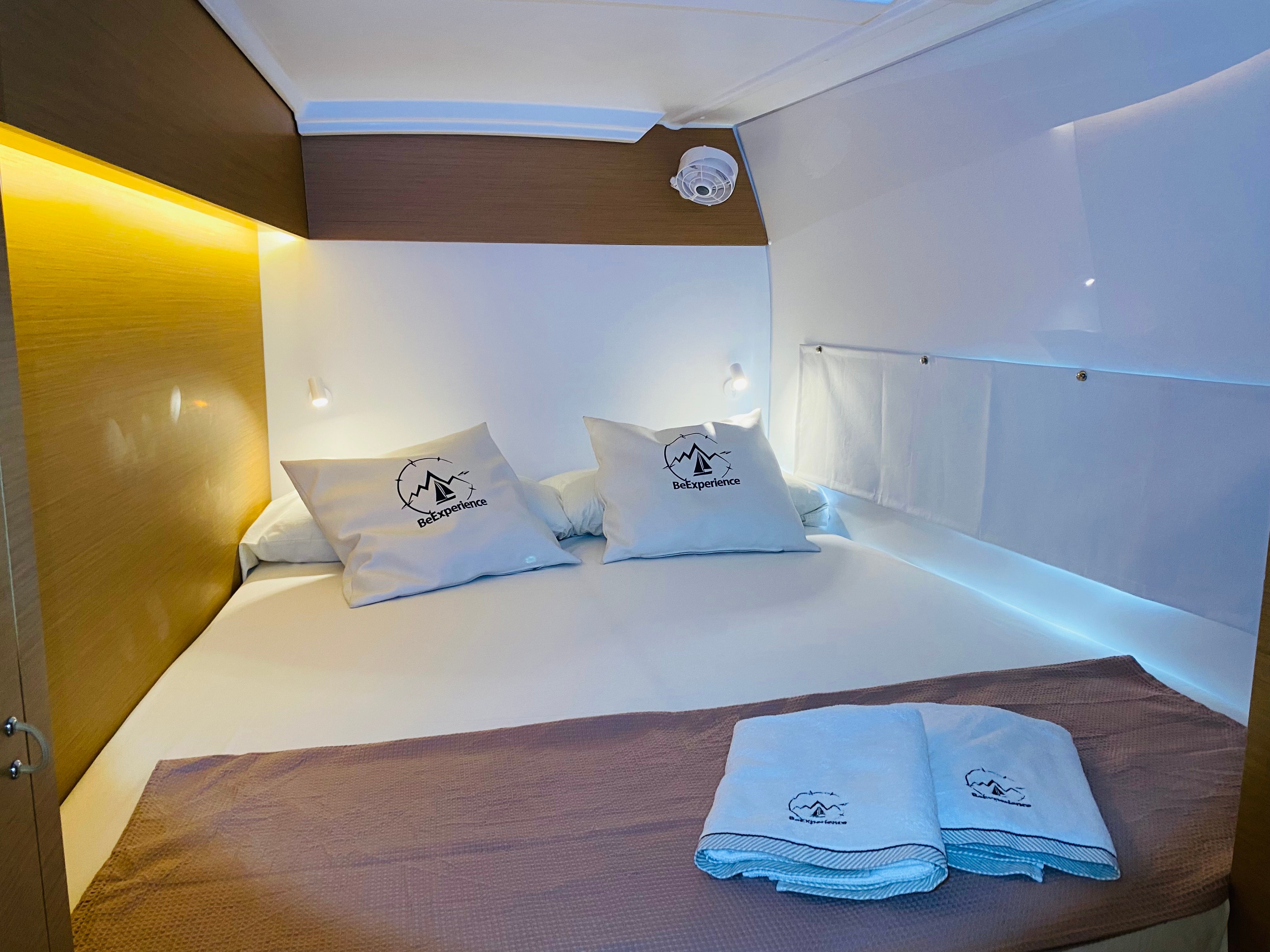 ONE Ibiza BAREBOAT - Catamaran in Eivissa