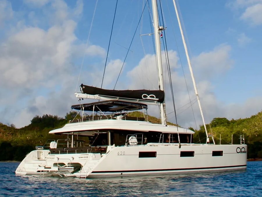 Reverie Infinie - Catamaran in Providence