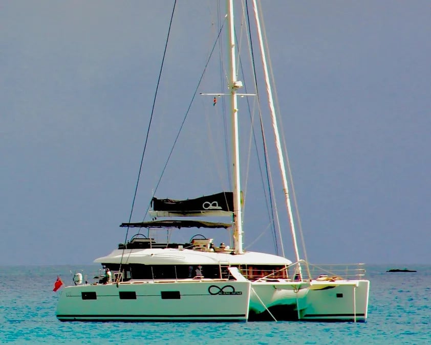Reverie Infinie - Catamaran in Providence