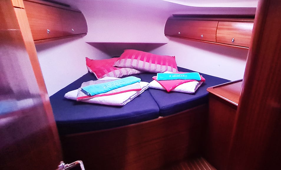 Gin - Sailboat in Punat