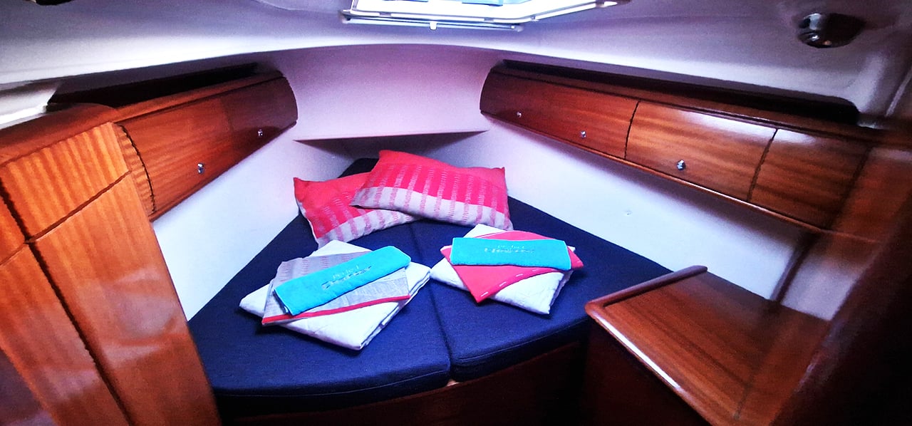 Gin - Sailboat in Punat