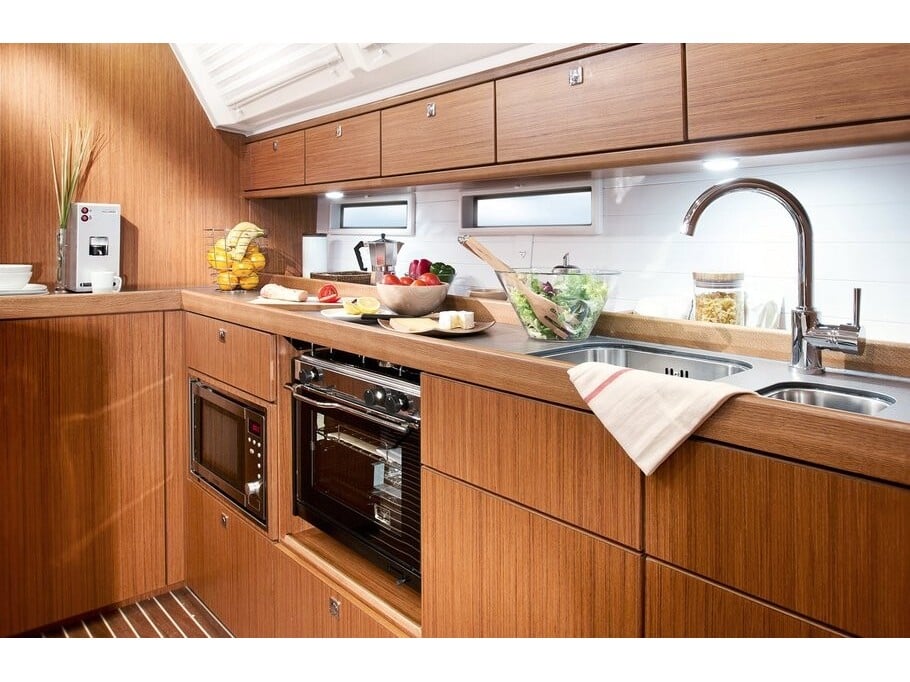 Odysseus - Sailboat in Alimos