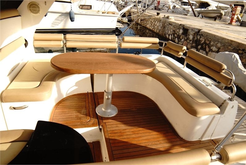 Toi Moi - Motor Yacht in Alimos