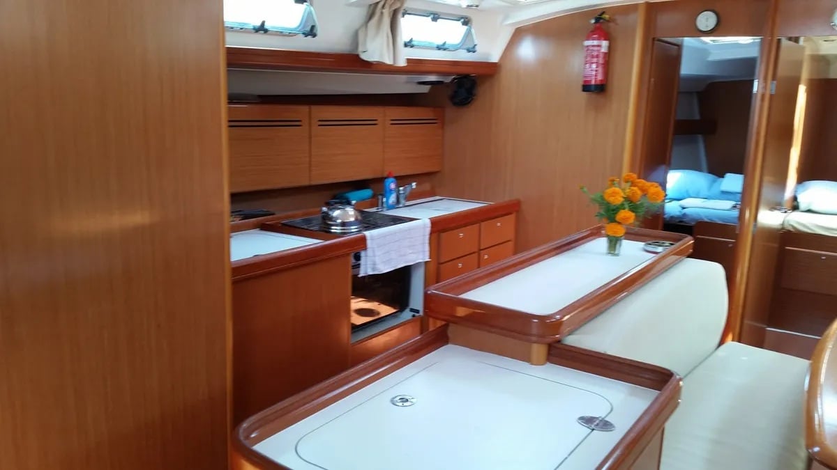 Amirante - Sailboat in Alimos