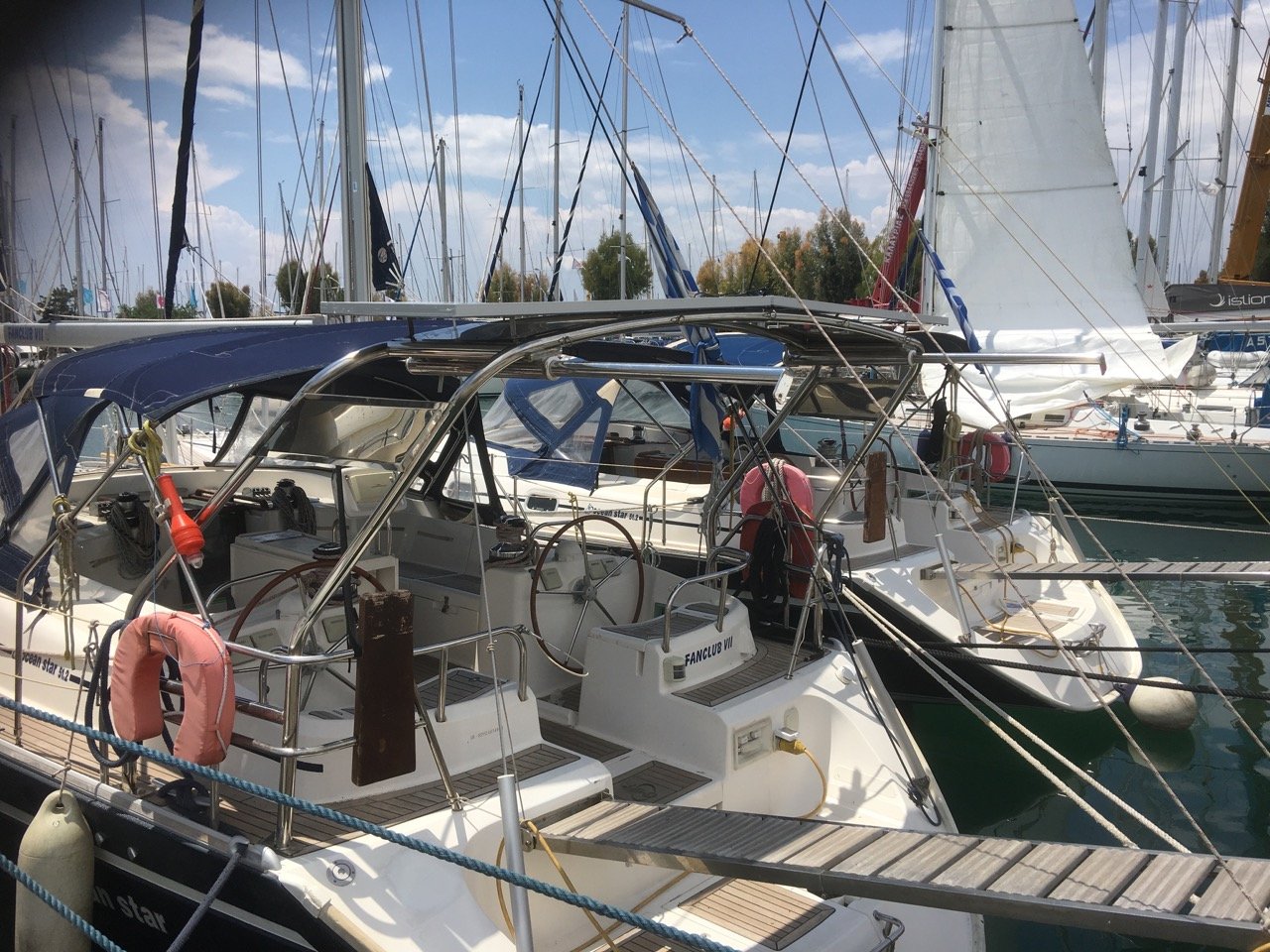 FanClub VII - Sailboat in Alimos