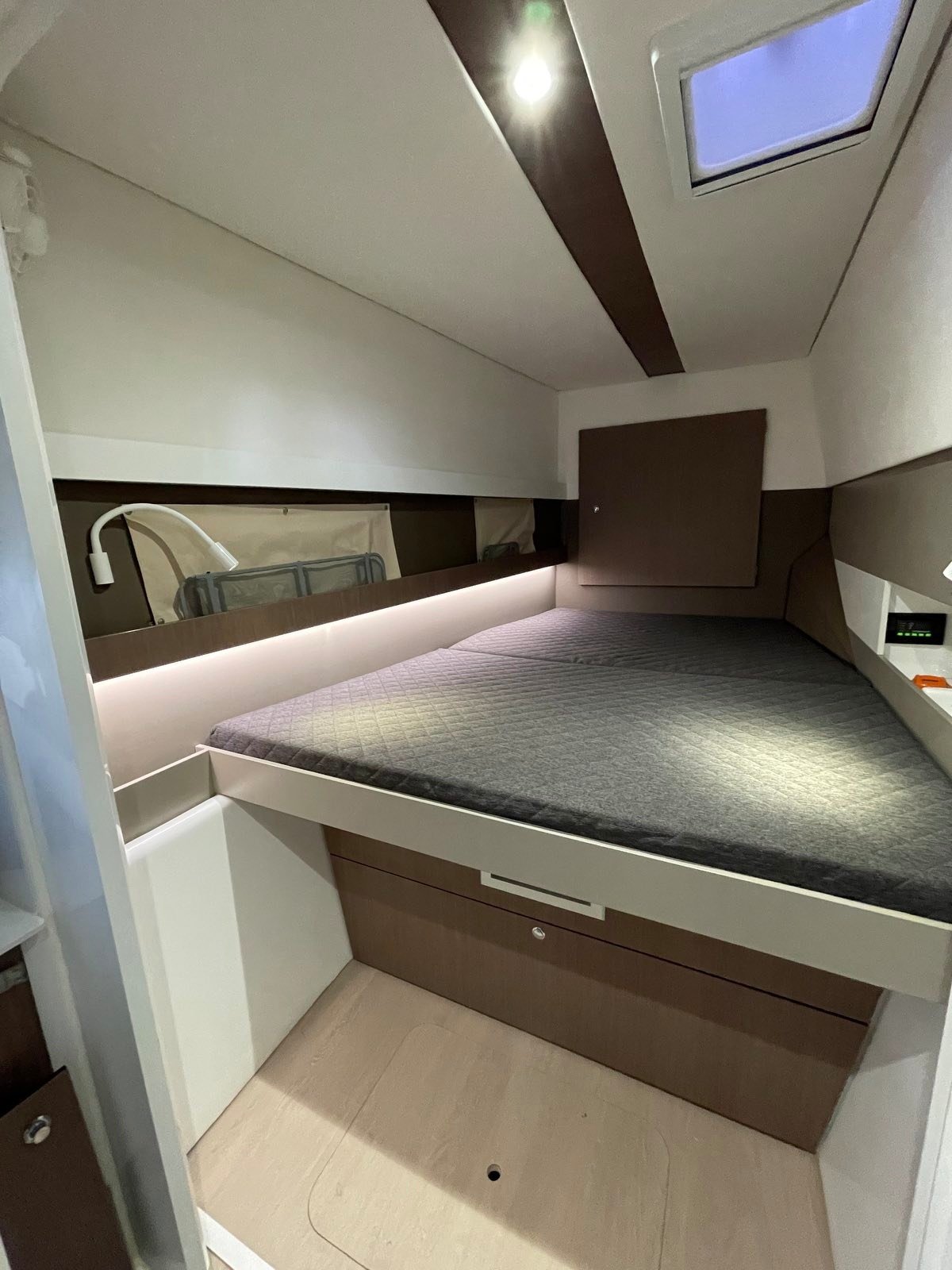 Iroula - Catamaran in Alimos