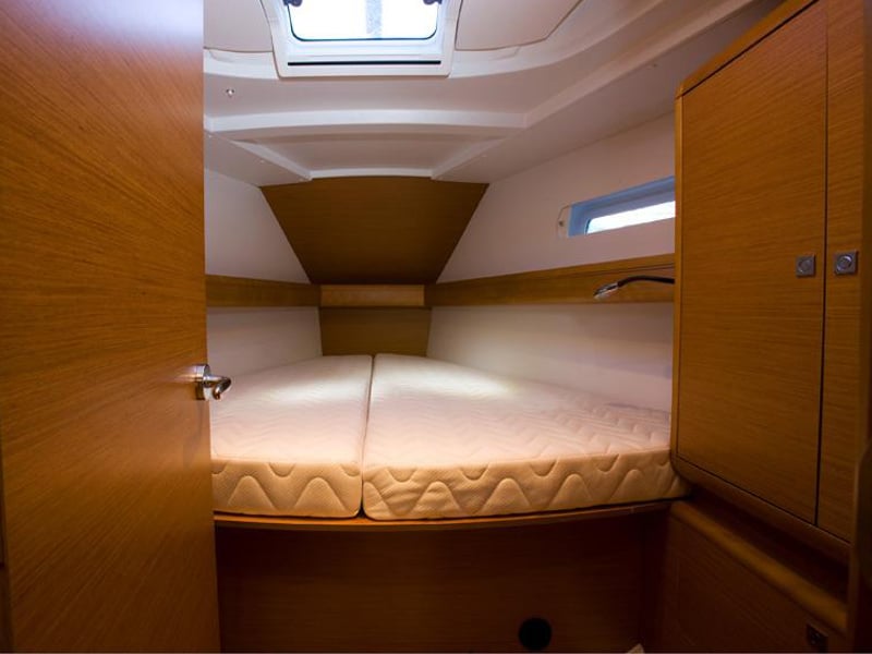 Bravo - Yelkenli içinde Alimos