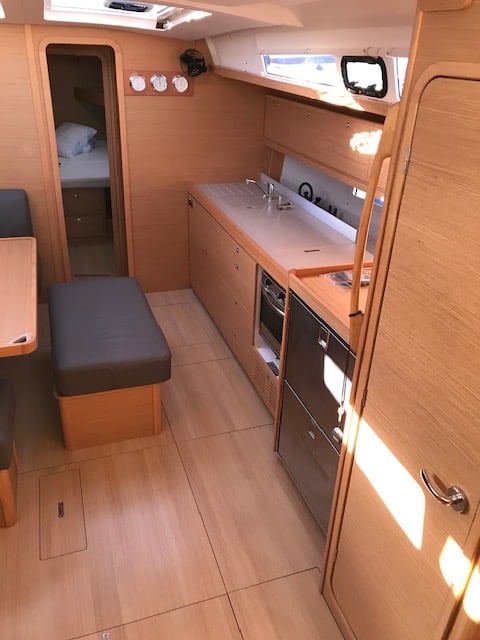 Familia - Sailboat in Alimos