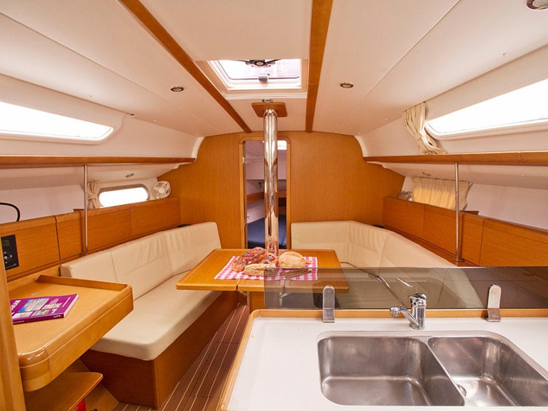 Izella - Sailboat in Volos