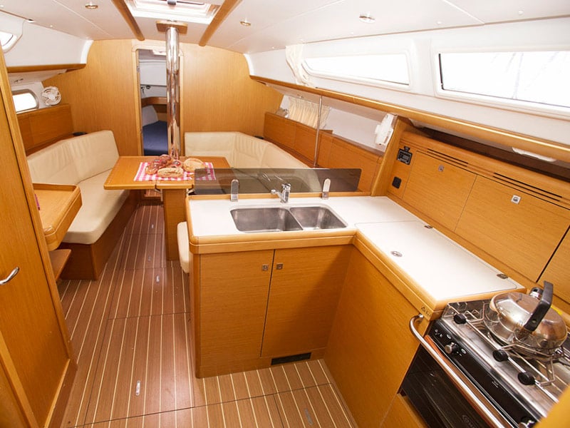 Izella - Sailboat in Volos