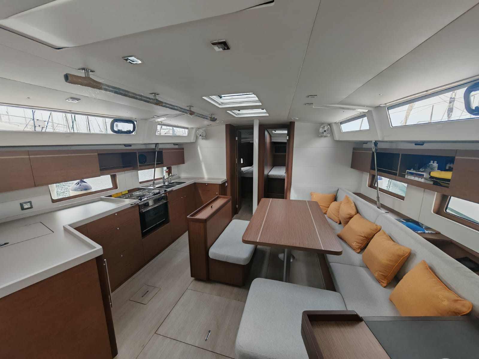 Aurora - Sailboat in Vibo Marina