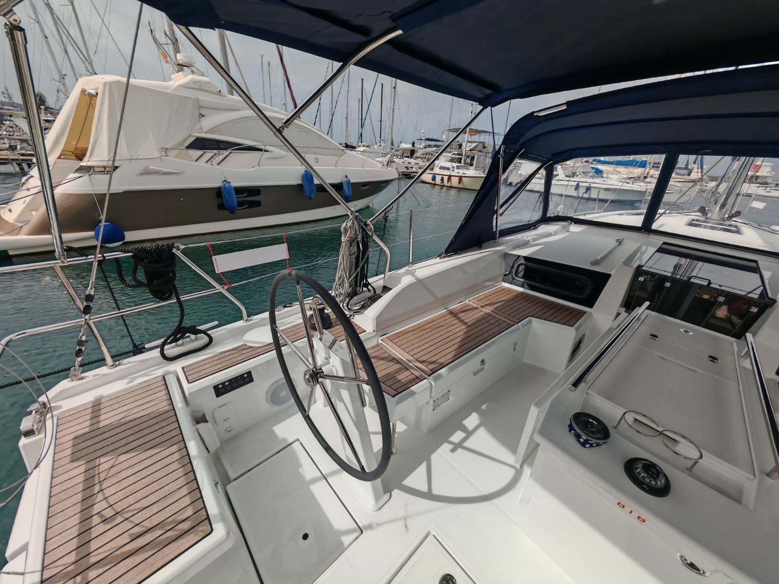 Aurora - Sailboat in Vibo Marina