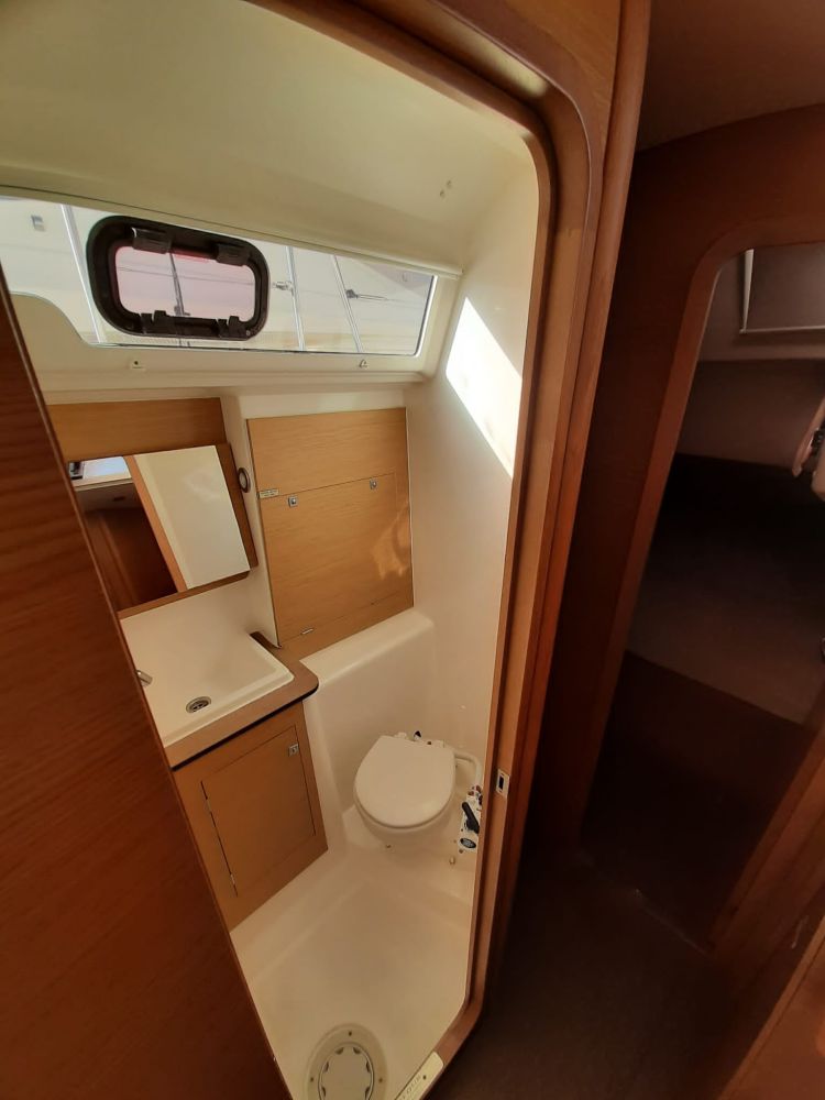 Divina - Sailboat in Vibo Marina