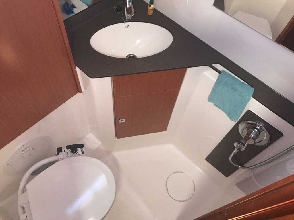 Monsieur - Sailboat in Vibo Marina