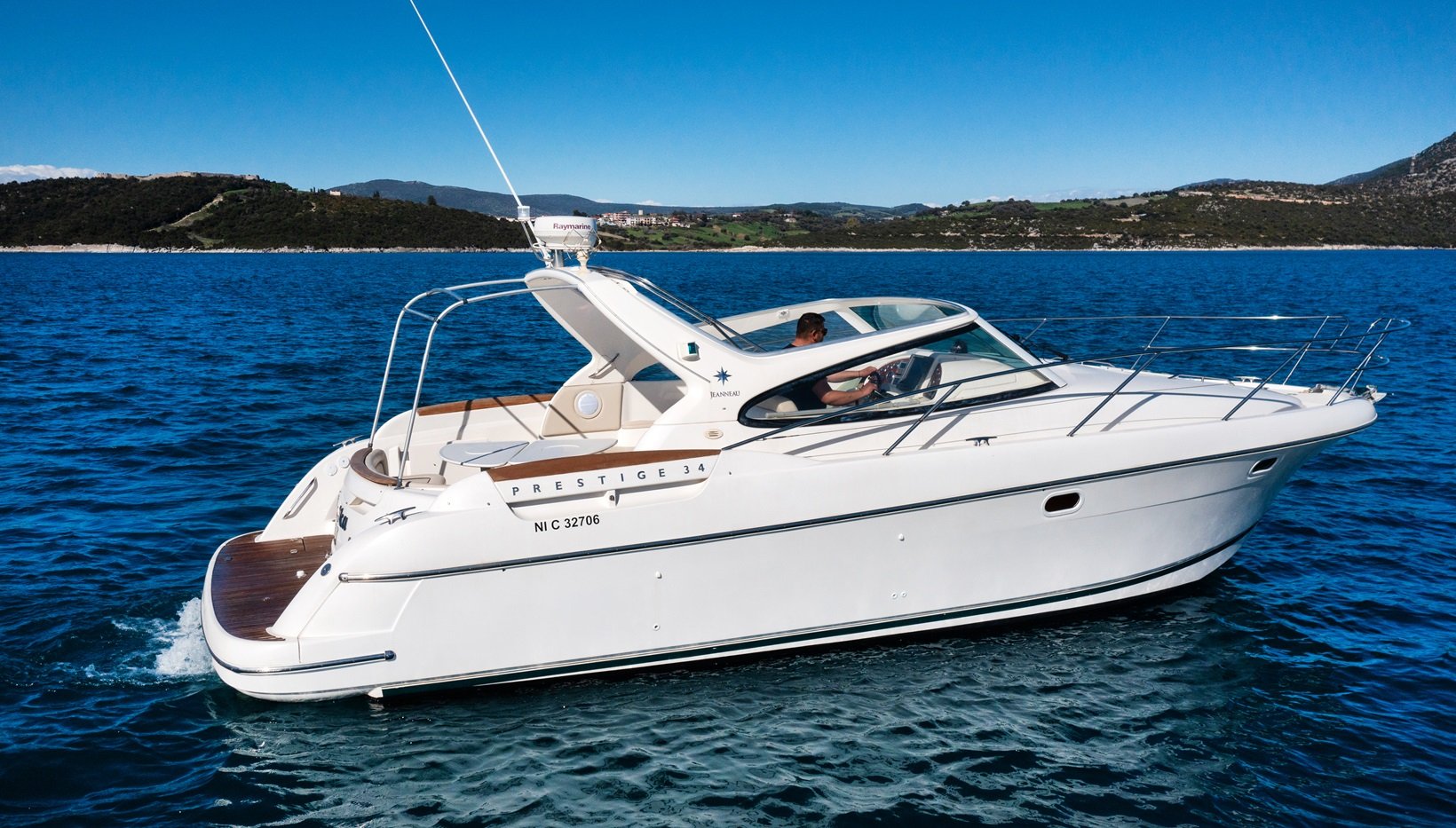 Lodka 2 - Motor Yacht in Nikiana