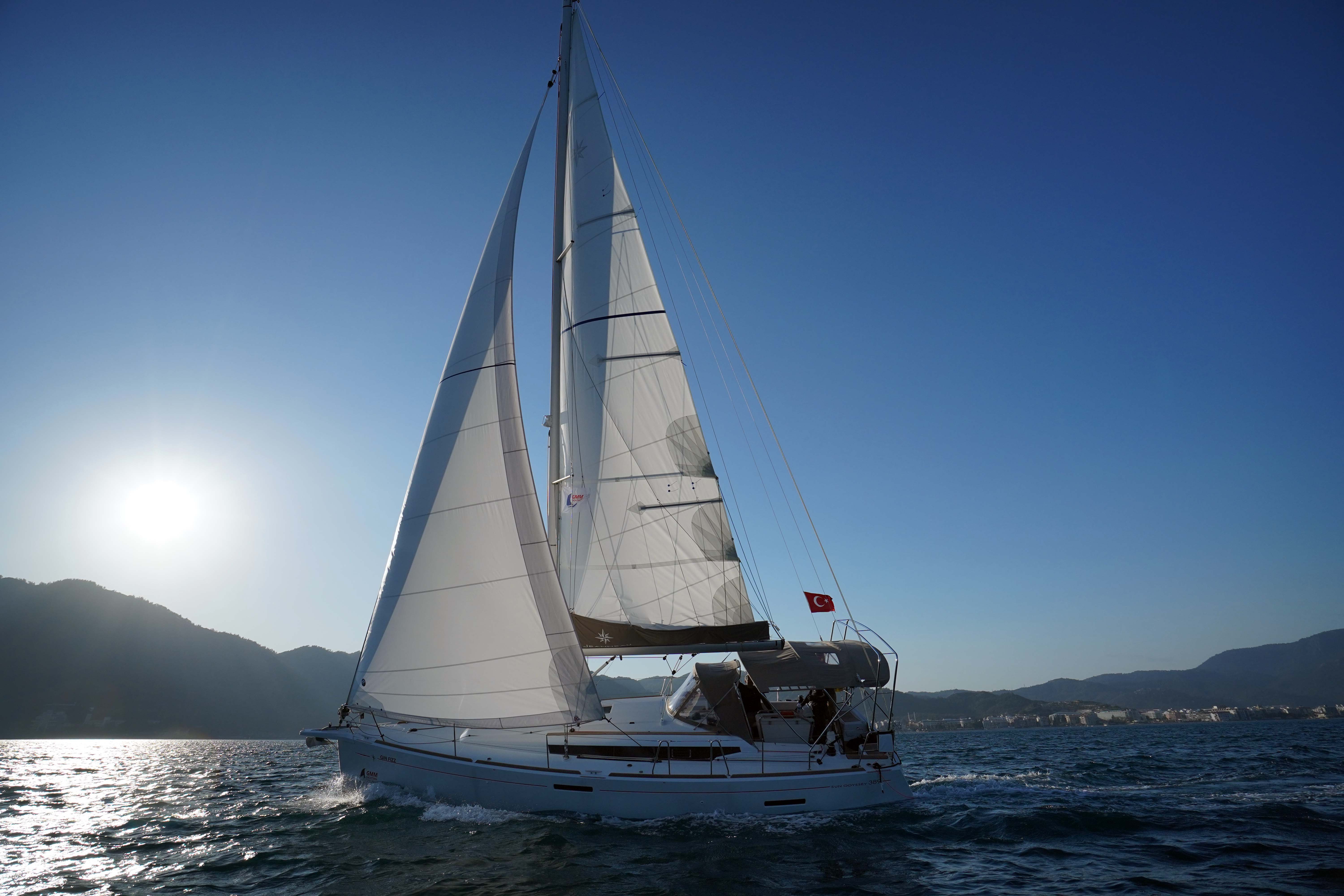 Gin Fizz - Sailboat in Sarıana
