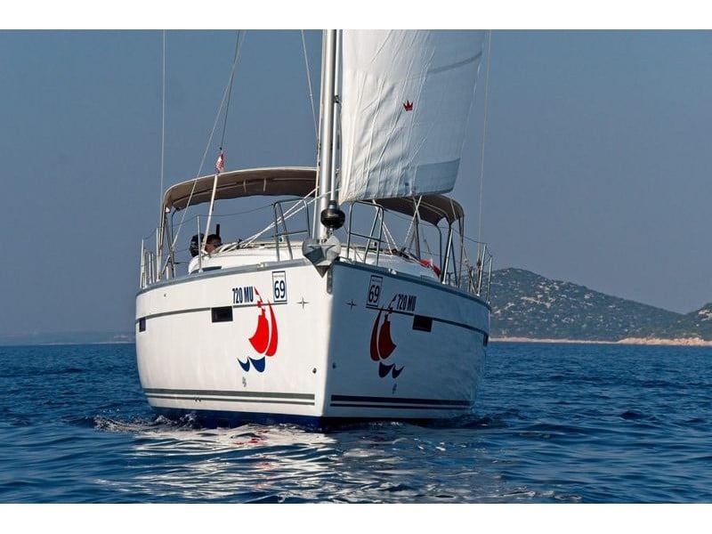 MH 69 - Sailboat in Murter