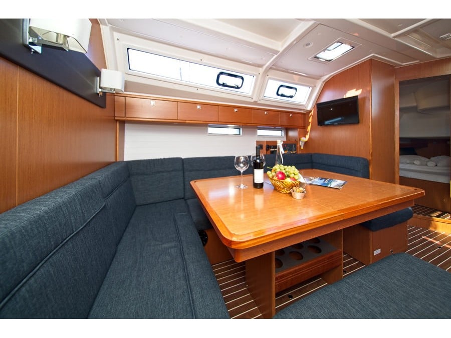 MH 51 - Sailboat in Murter