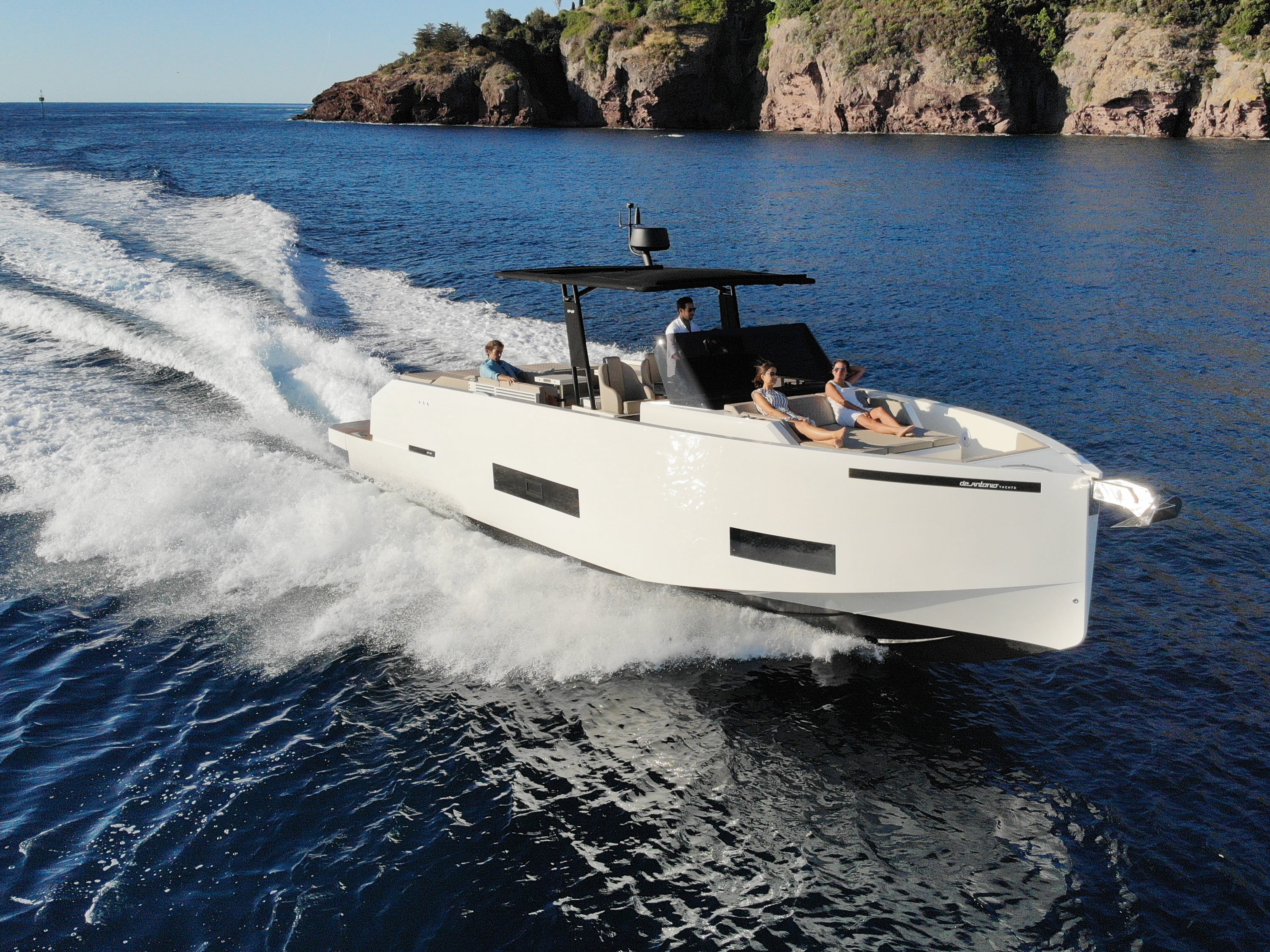 TNR - Motor Yat içinde Anatoliki Attiki