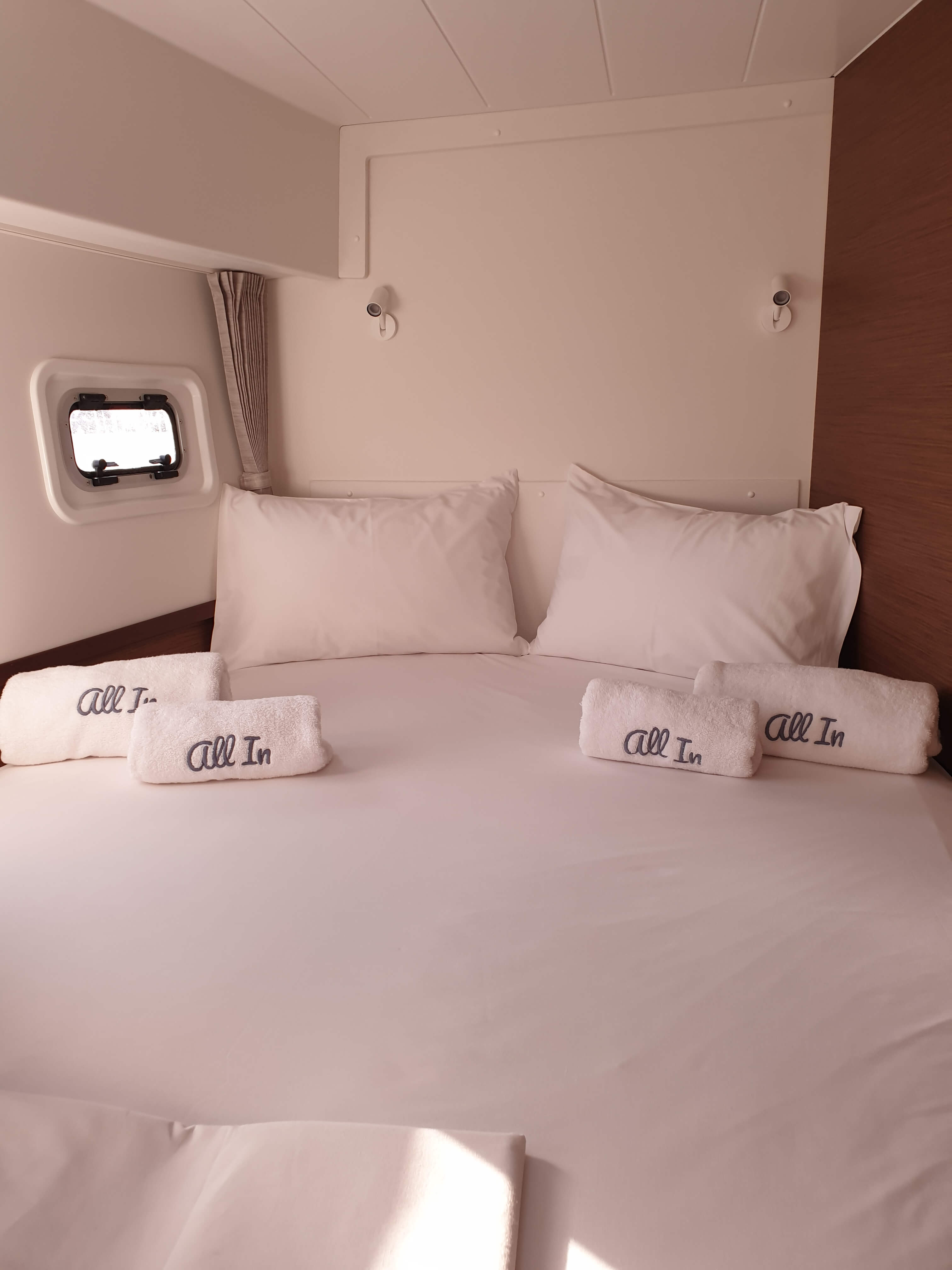 All In - Katamaran içinde Anatoliki Attiki