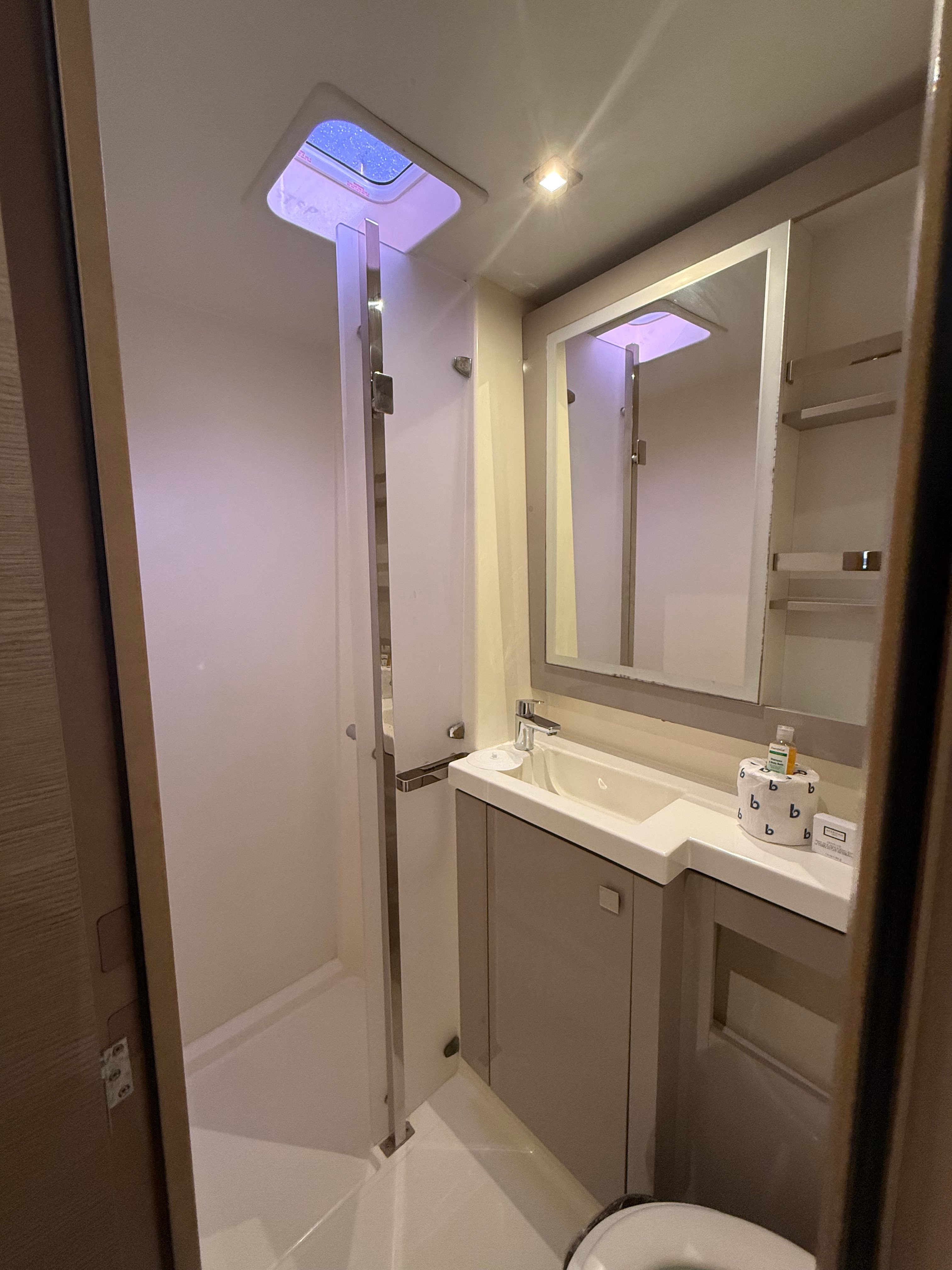 Parrot Ice - Catamaran in Road Town