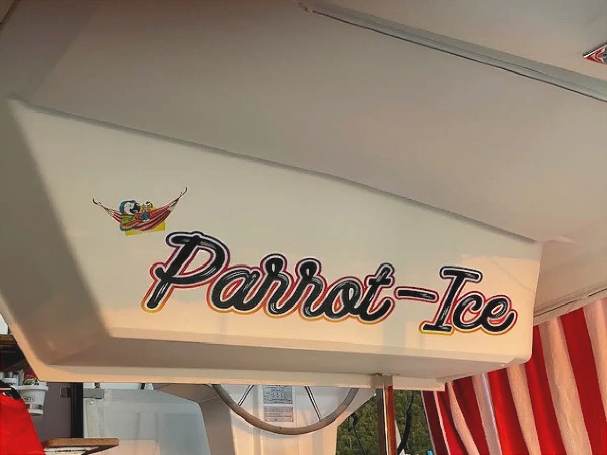 Parrot Ice - Catamaran in Road Town