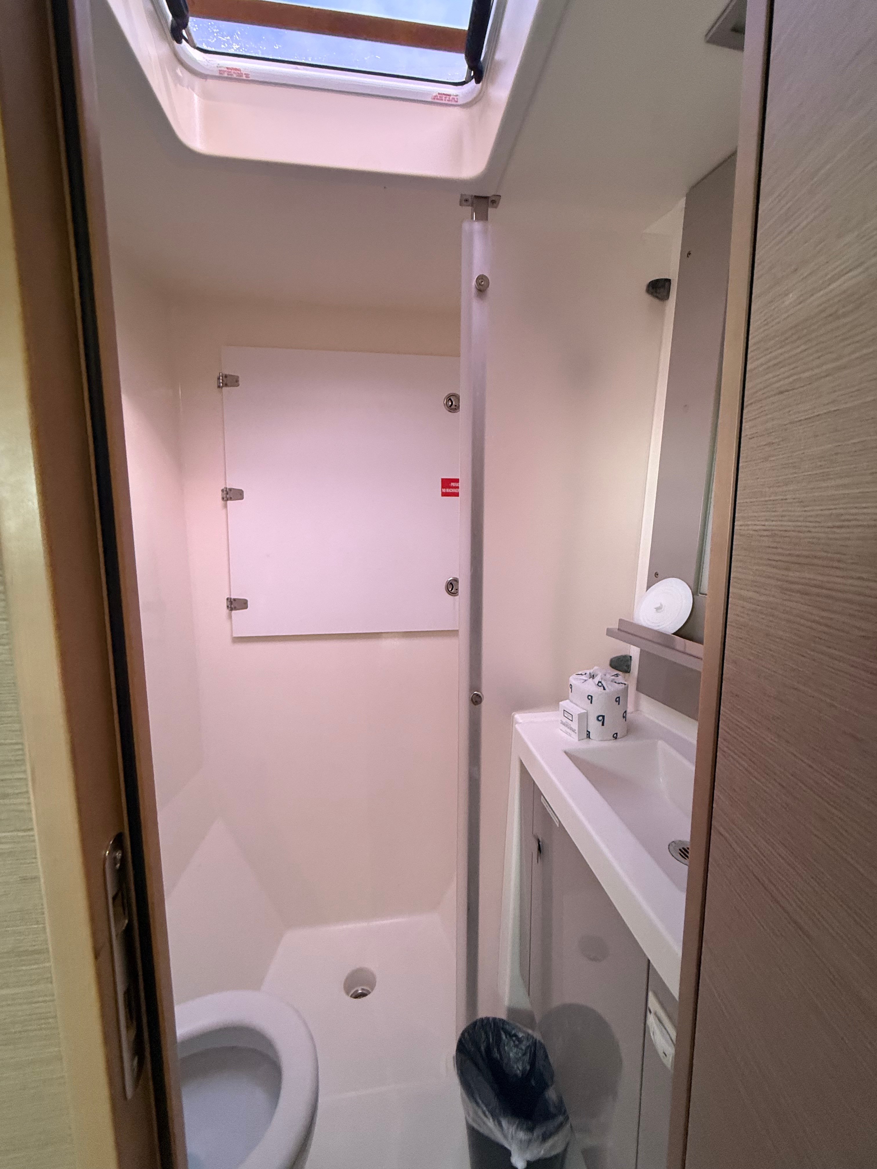 Parrot Ice - Catamaran in Road Town