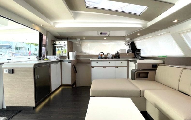 Ogibni - Catamaran in Road Town