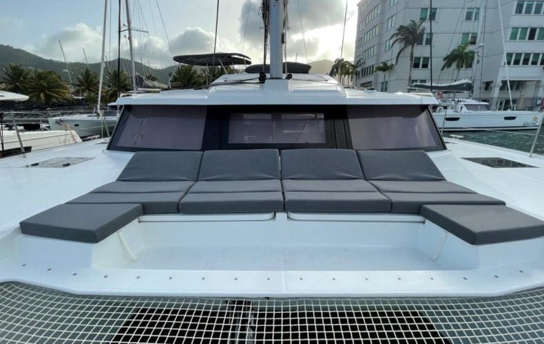 Ogibni - Catamaran in Road Town