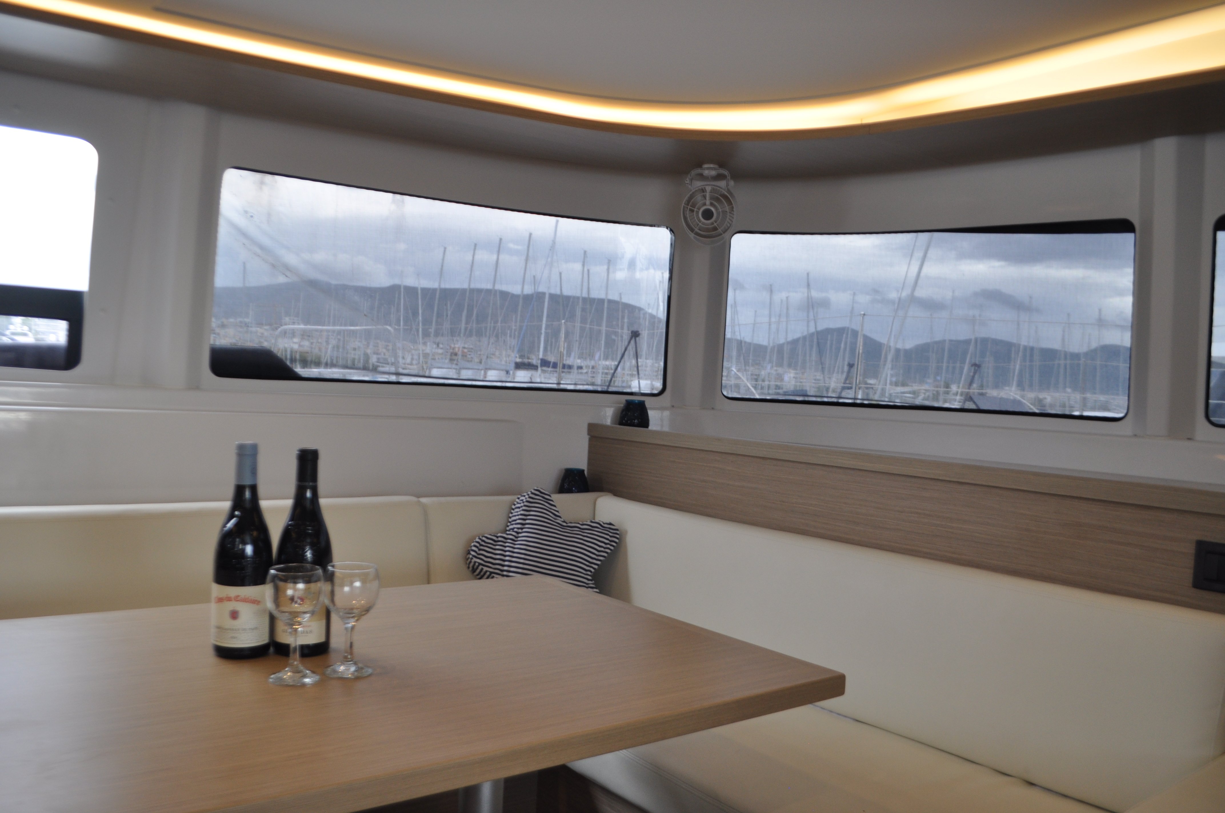 Queen Maro - Catamaran in Alimos