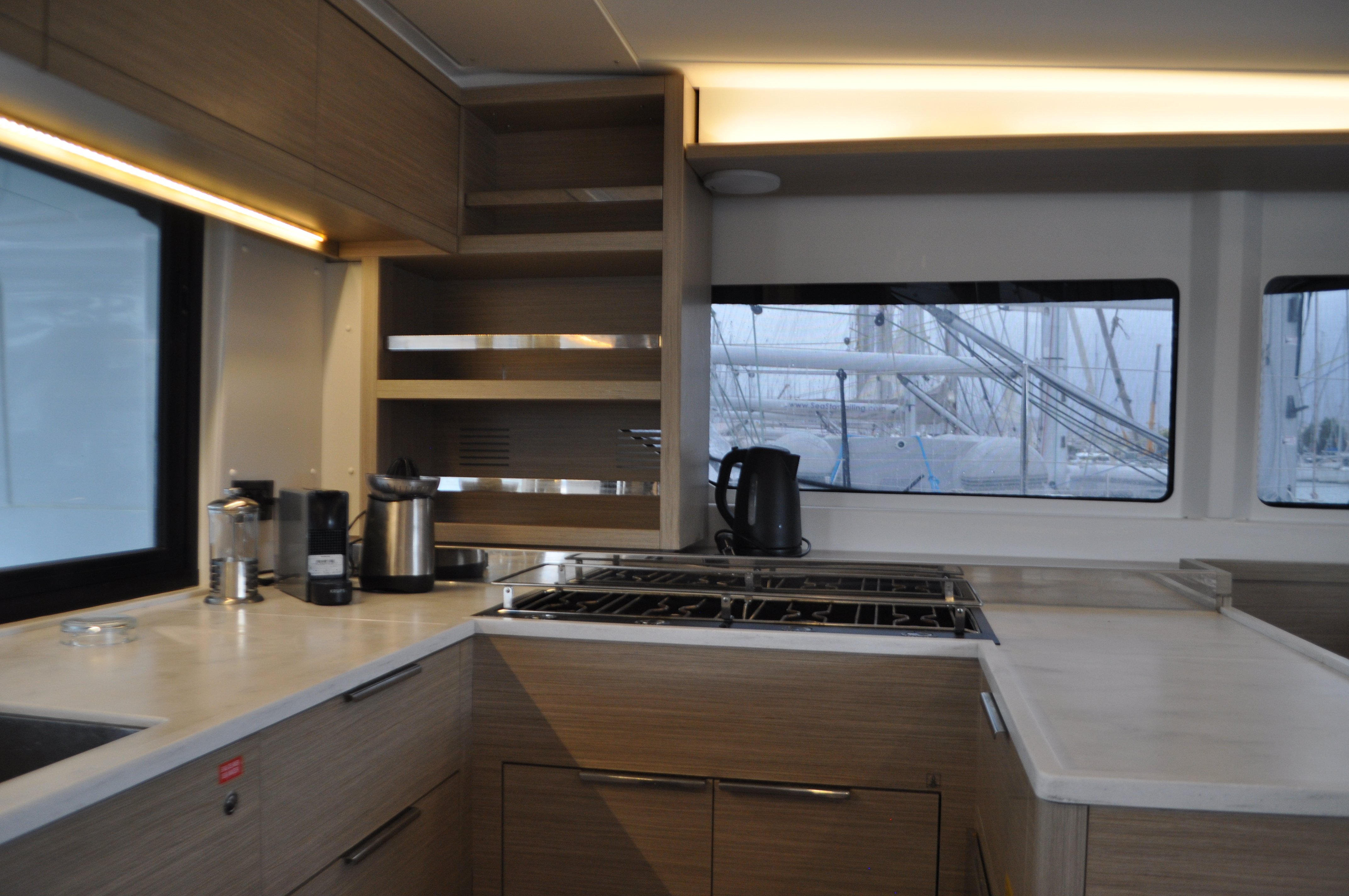 Queen Maro - Catamaran in Alimos