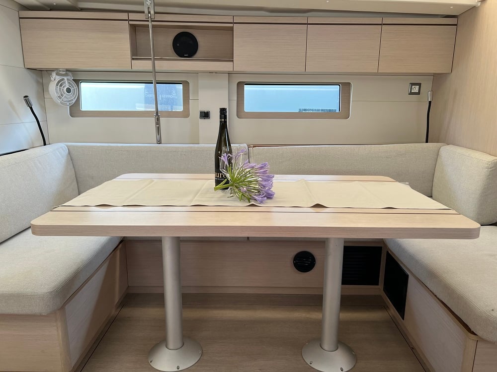 ANNA - Yelkenli içinde Bibinje