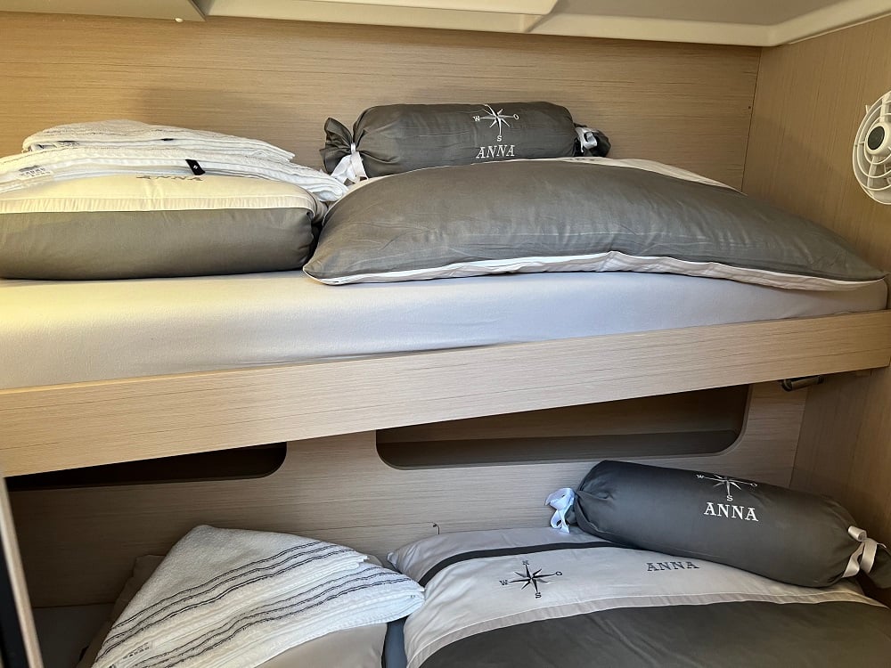 ANNA - Yelkenli içinde Bibinje