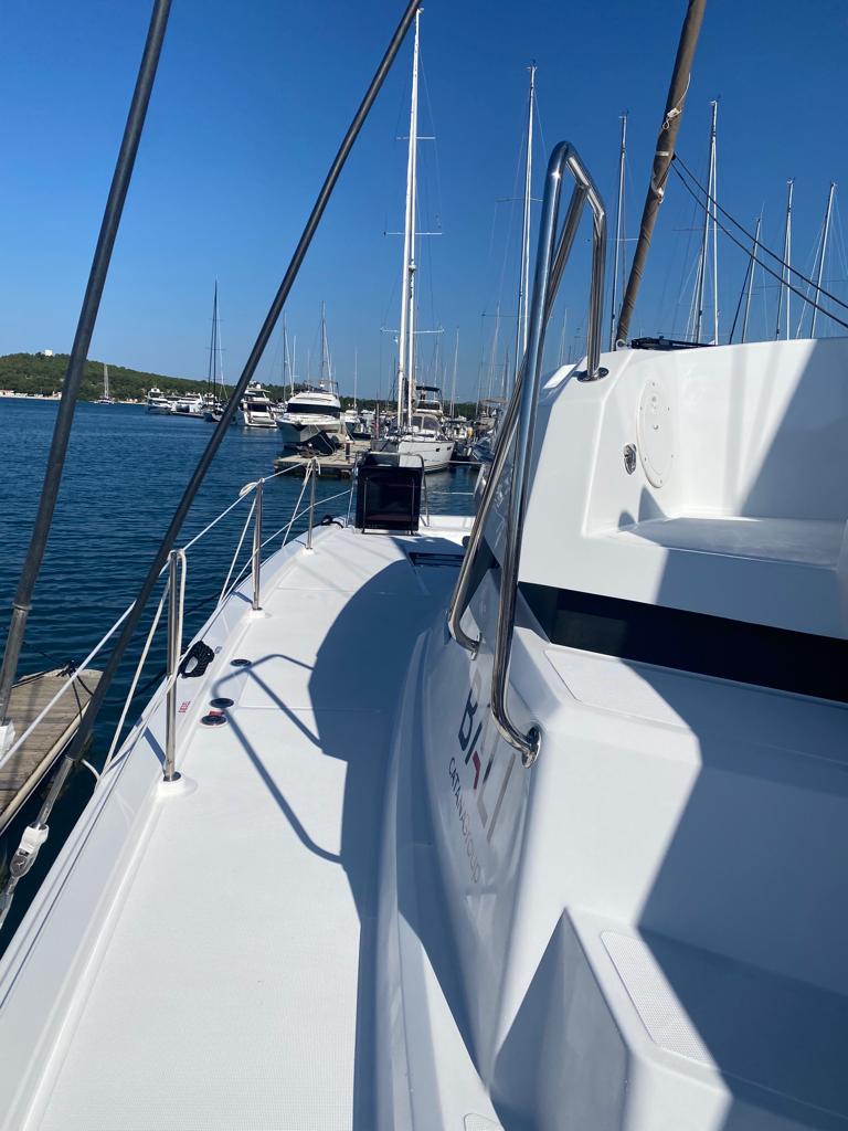 Free Flow - Katamaran içinde Šibenik