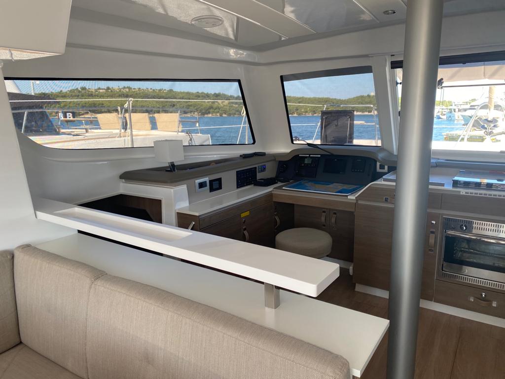 Free Flow - Katamaran içinde Šibenik