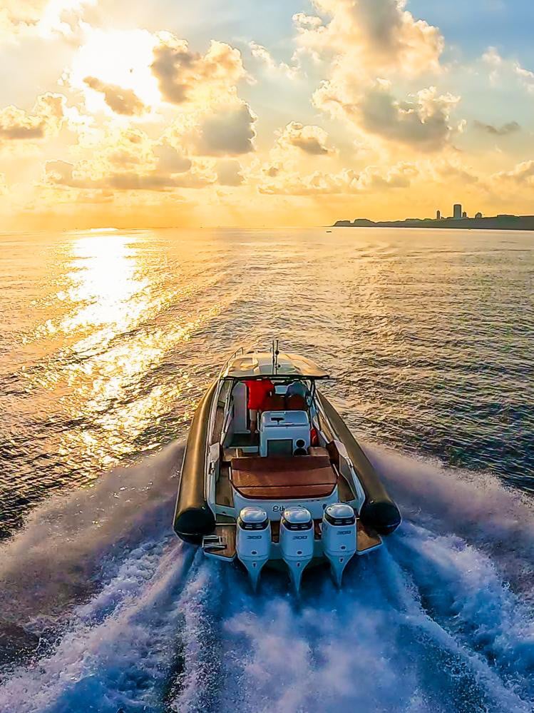 Ethan Jo - Motor Yacht in Floriana